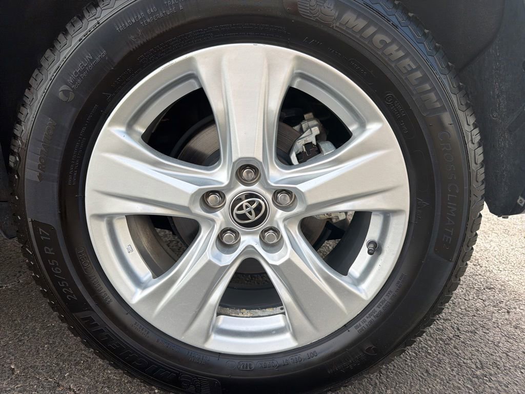 Used 2023 Toyota RAV4 XLE AWD/4WD image 48