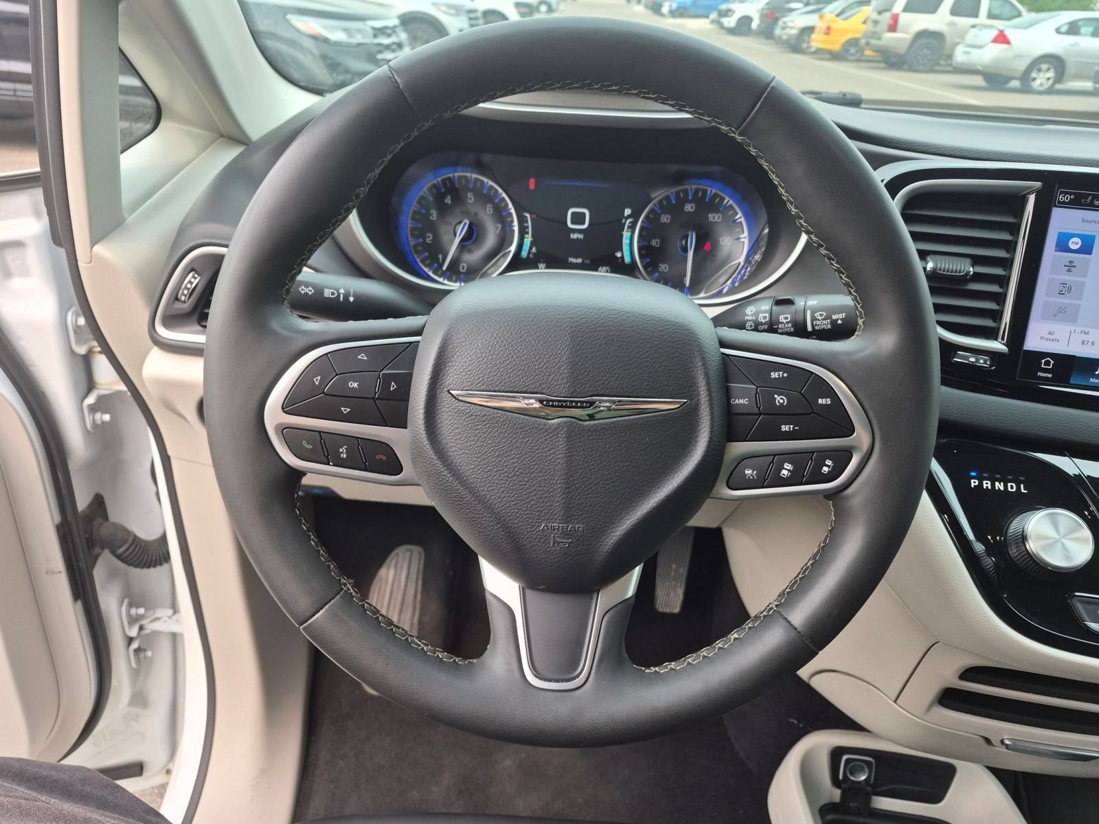 Used 2023 Chrysler Pacifica Touring-L FWD image 18