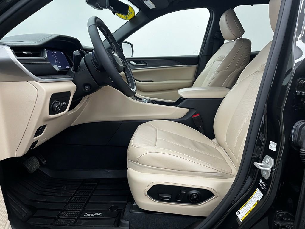 Used 2024 Jeep Grand Cherokee L Limited w/ Luxury Tech Group II image 20