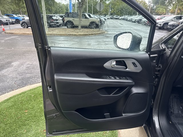 Used 2020 Chrysler Pacifica Touring-L Plus FWD image 12