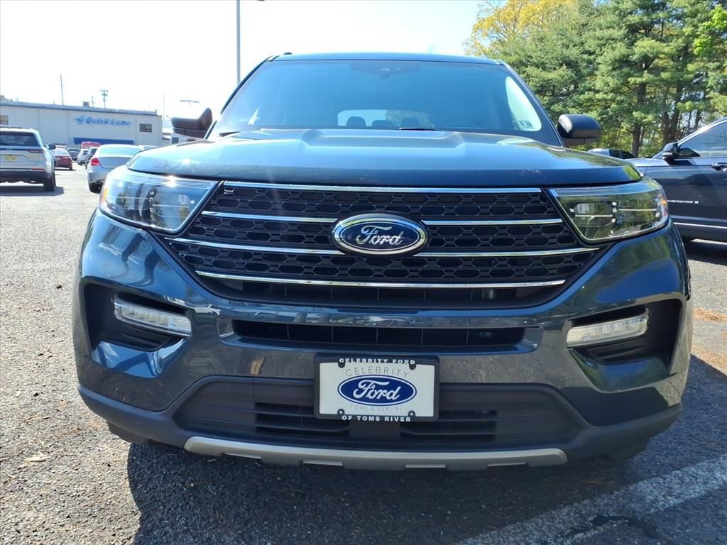 Certified 2022 Ford Explorer XLT w/ Equipment Group 202A AWD/4WD image 6