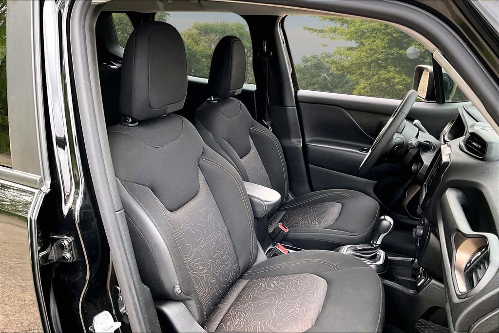 Used 2023 Jeep Renegade Latitude AWD/4WD image 7