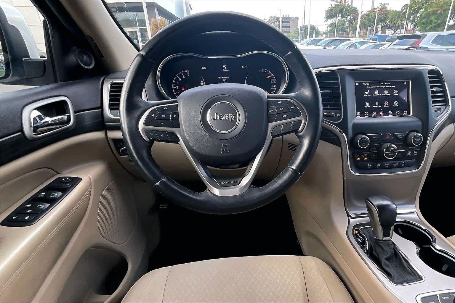 Used 2019 Jeep Grand Cherokee Laredo AWD/4WD image 14
