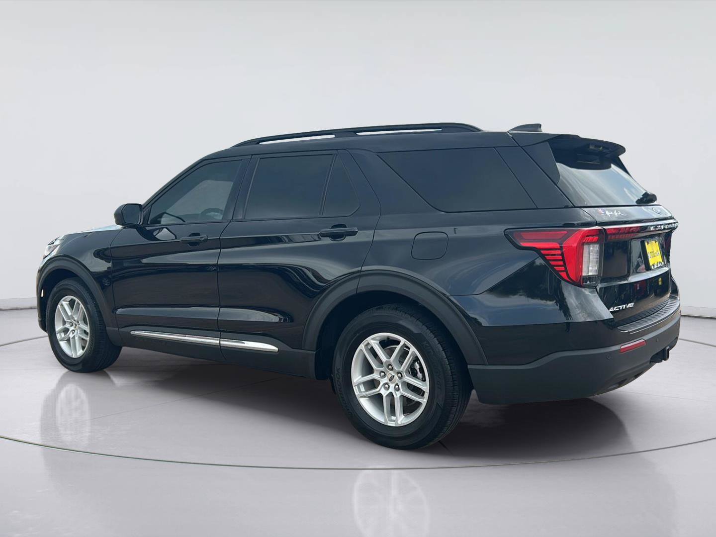 Certified 2025 Ford Explorer Active RWD image 6