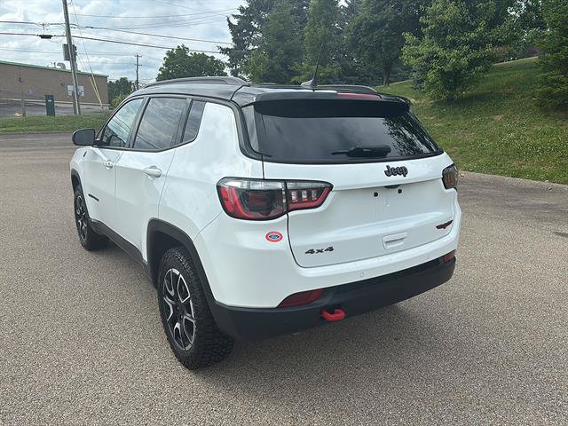 Used 2024 Jeep Compass Trailhawk AWD/4WD image 2