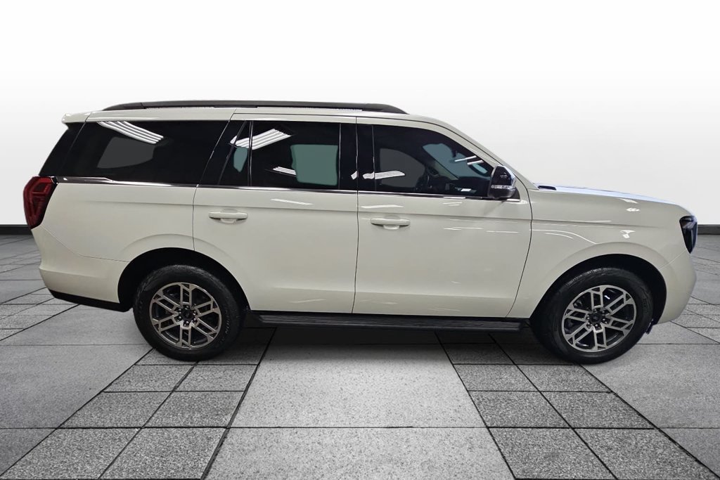Certified 2026 Ford Expedition Active AWD/4WD image 4