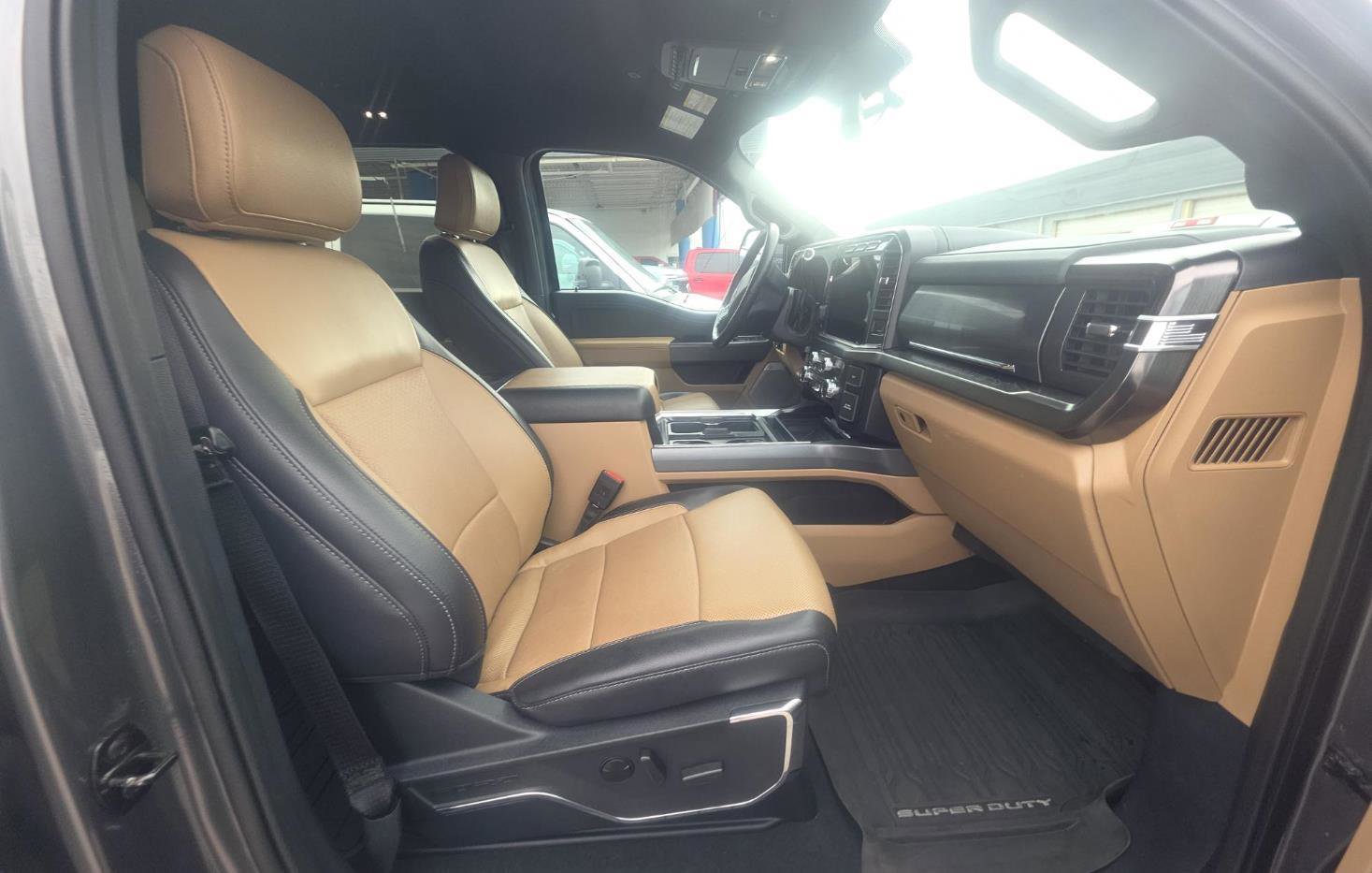 Certified 2023 Ford F250 Lariat w/ Sport Appearance Package image 8