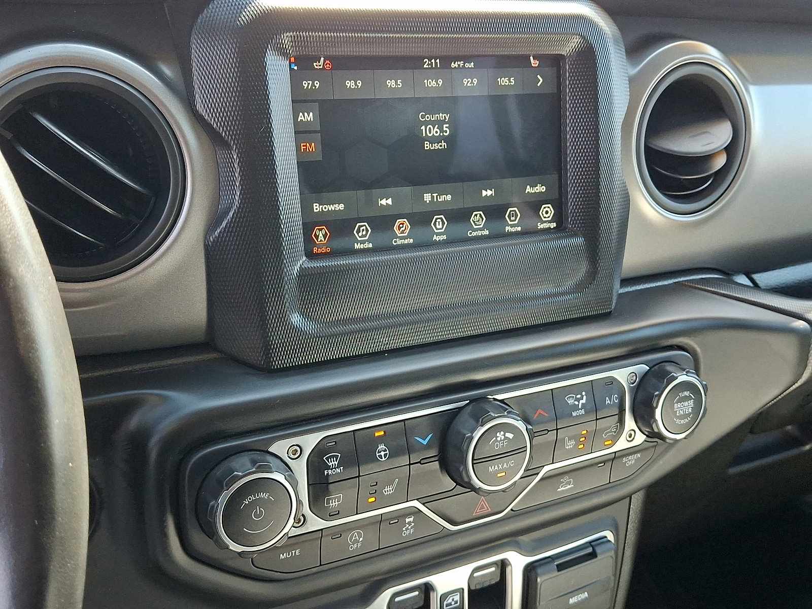 Used 2023 Jeep Wrangler Willys AWD/4WD image 23