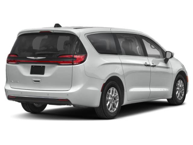 Used 2024 Chrysler Pacifica Touring-L FWD image 3