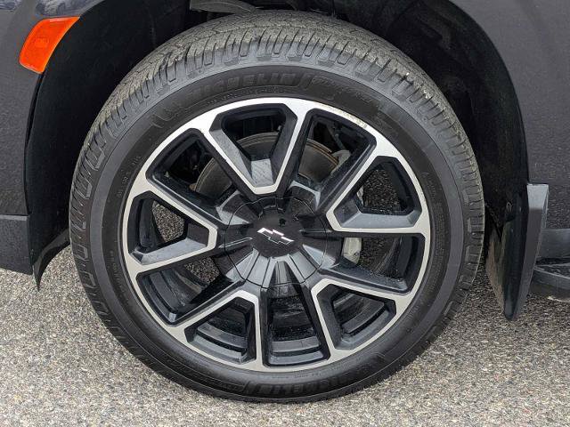 Used 2024 Chevrolet Suburban RST w/ Luxury Package AWD/4WD image 13