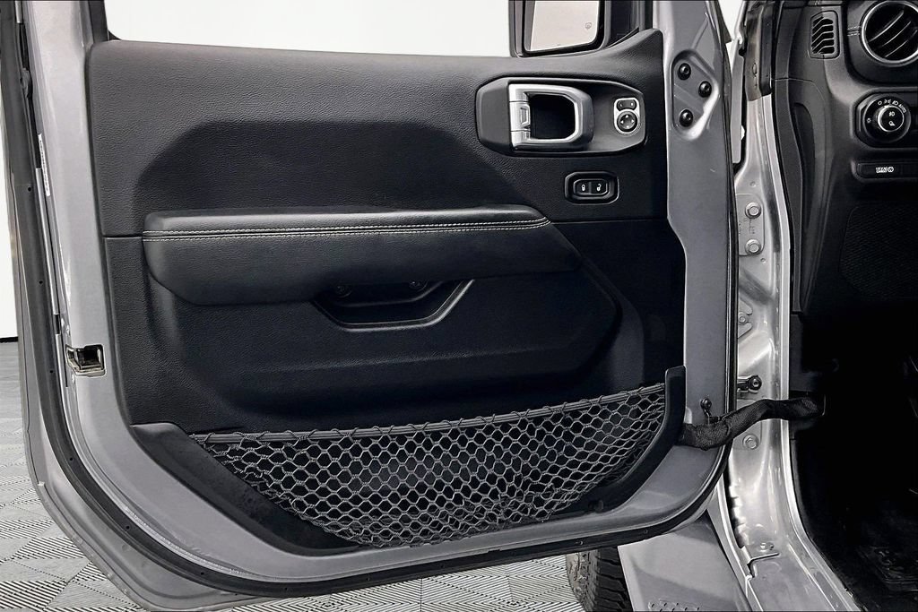 Used 2020 Jeep Gladiator Overland AWD/4WD image 24