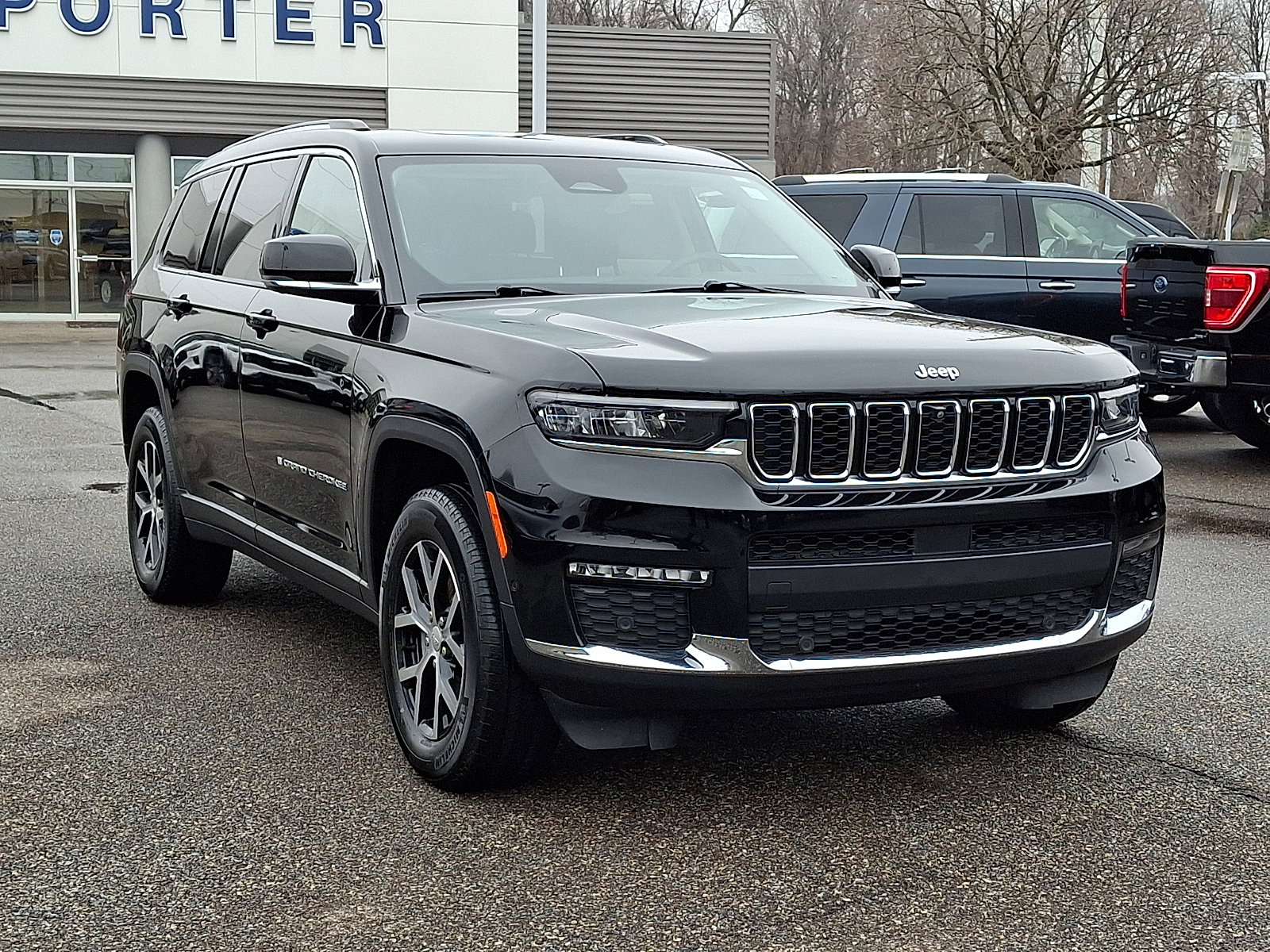 Used 2023 Jeep Grand Cherokee L Limited w/ Luxury Tech Group II image 2