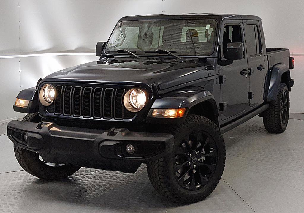 Used 2025 Jeep Gladiator Sport image 6
