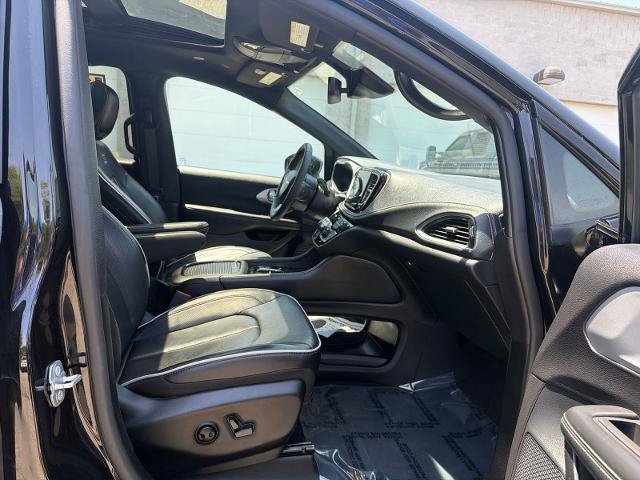Used 2025 Chrysler Pacifica Limited FWD image 26