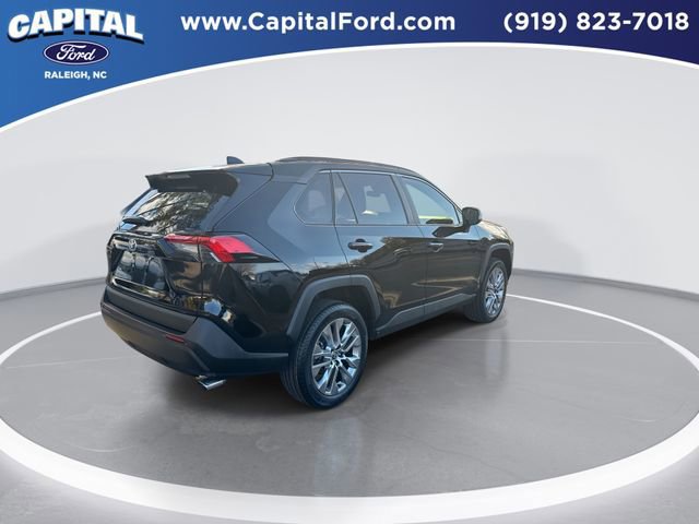 Used 2022 Toyota RAV4 XLE Premium image 6