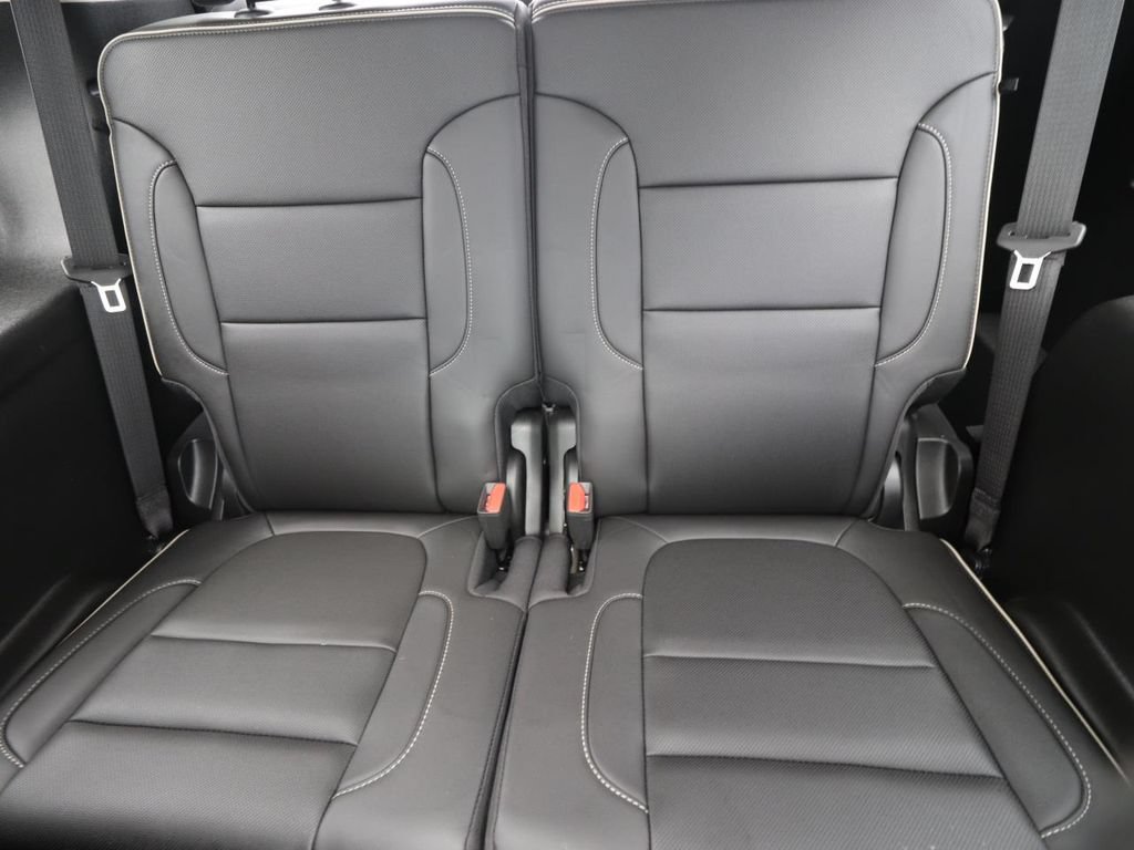 Used 2023 GMC Acadia Denali w/ Denali Ultimate Package FWD image 17