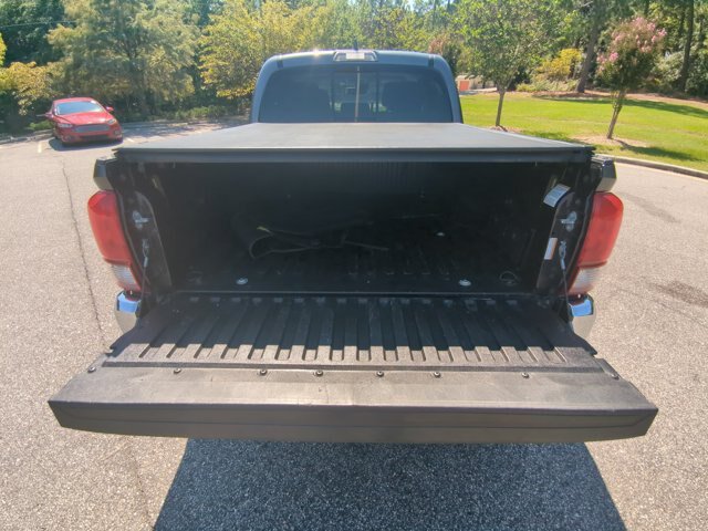 Used 2022 Toyota Tacoma SR5 AWD/4WD image 23