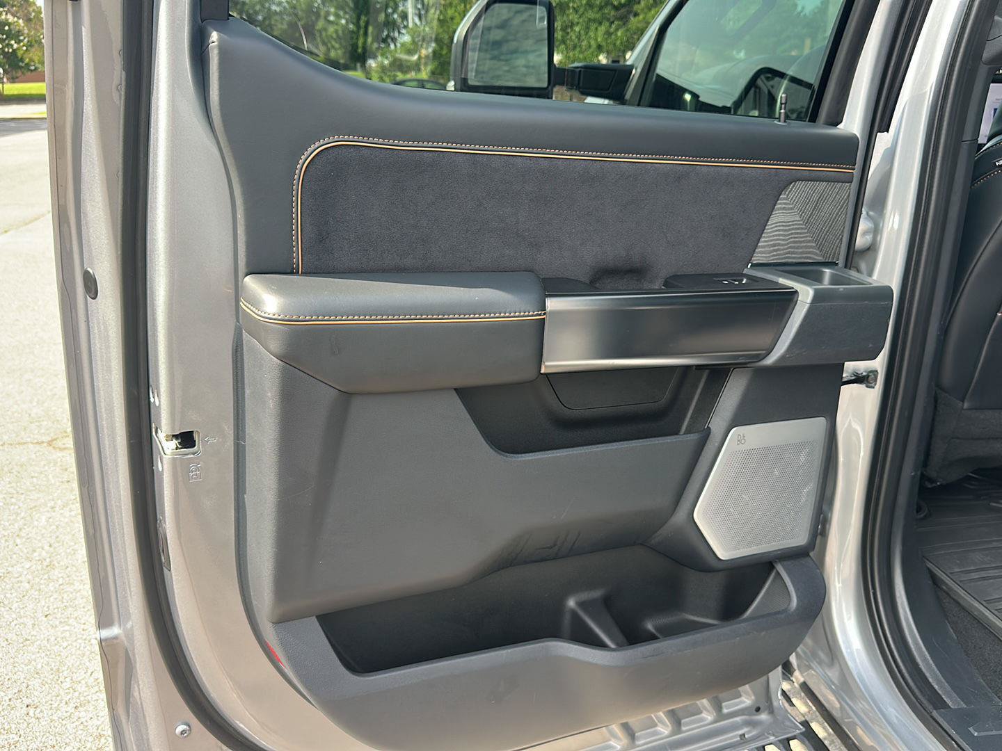 Certified 2024 Ford F250 Platinum w/ Tremor Off-Road Package AWD/4WD image 31