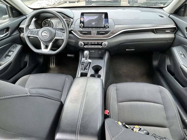 Used 2025 Nissan Altima 2.5 SV FWD image 12