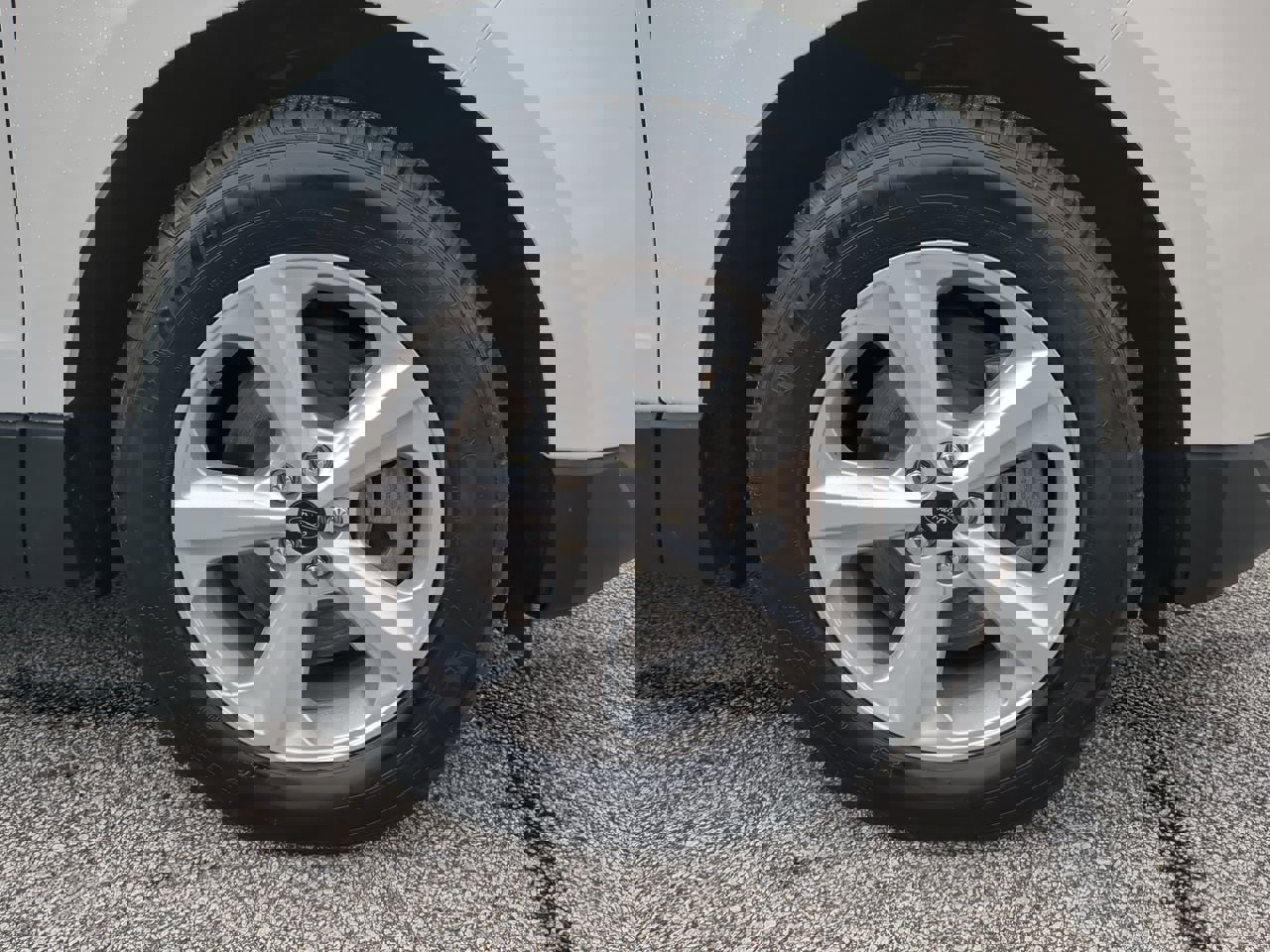 Certified 2024 Ford Edge SE image 9