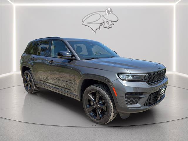 Used 2022 Jeep Grand Cherokee Altitude AWD/4WD image 7