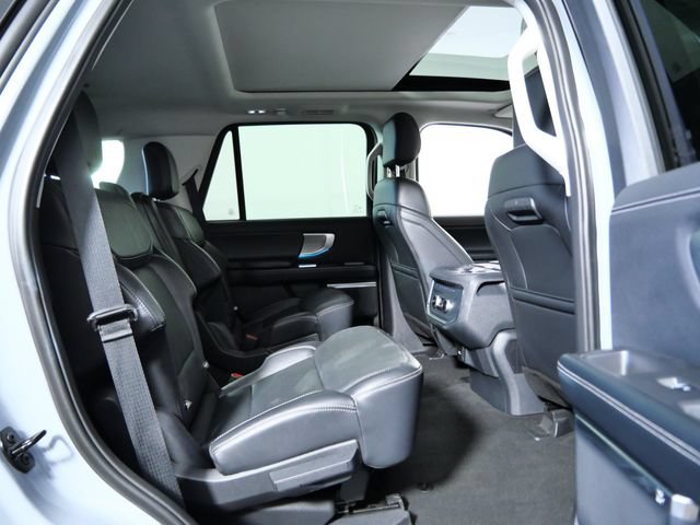 Certified 2025 Ford Expedition Platinum AWD/4WD image 12