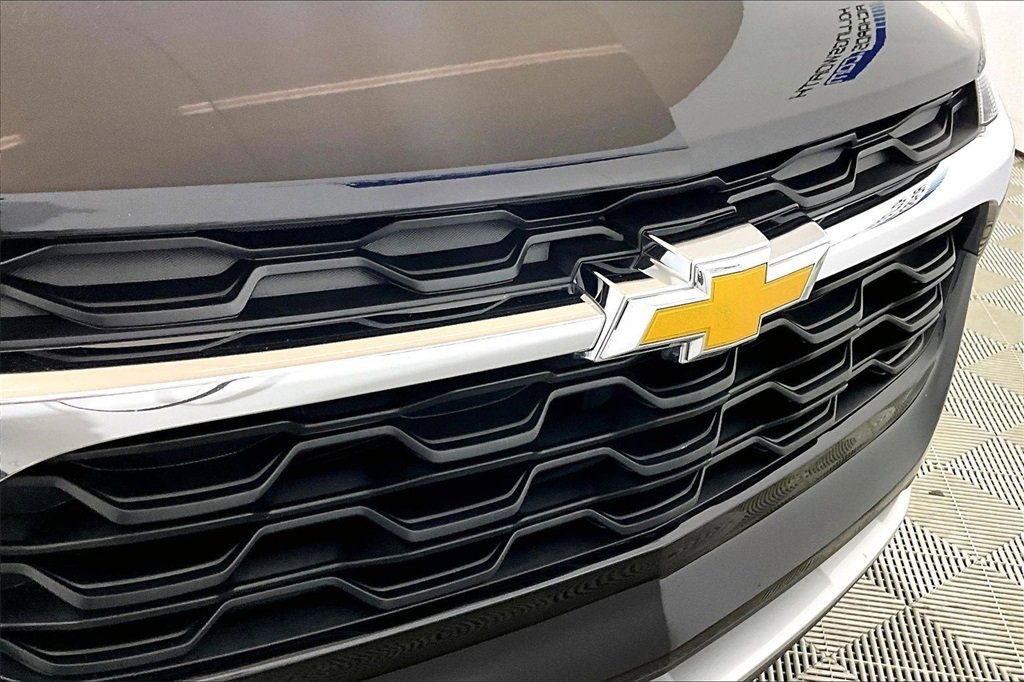 Used 2025 Chevrolet Trax LT w/ LT Convenience Package image 23