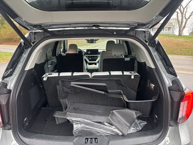 Certified 2025 Ford Explorer Platinum w/ LUX Leather Package image 6