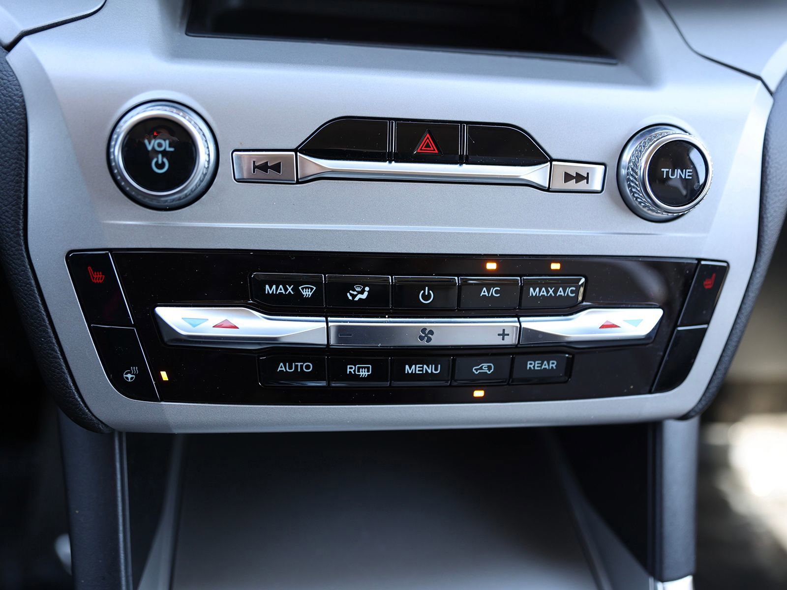 Certified 2023 Ford Explorer XLT w/ Equipment Group 202A image 27