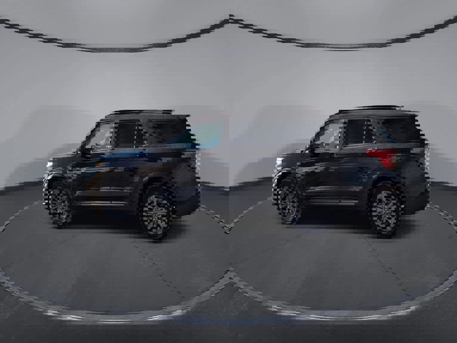 Certified 2022 Ford Explorer XLT w/ Equipment Group 202A image 5