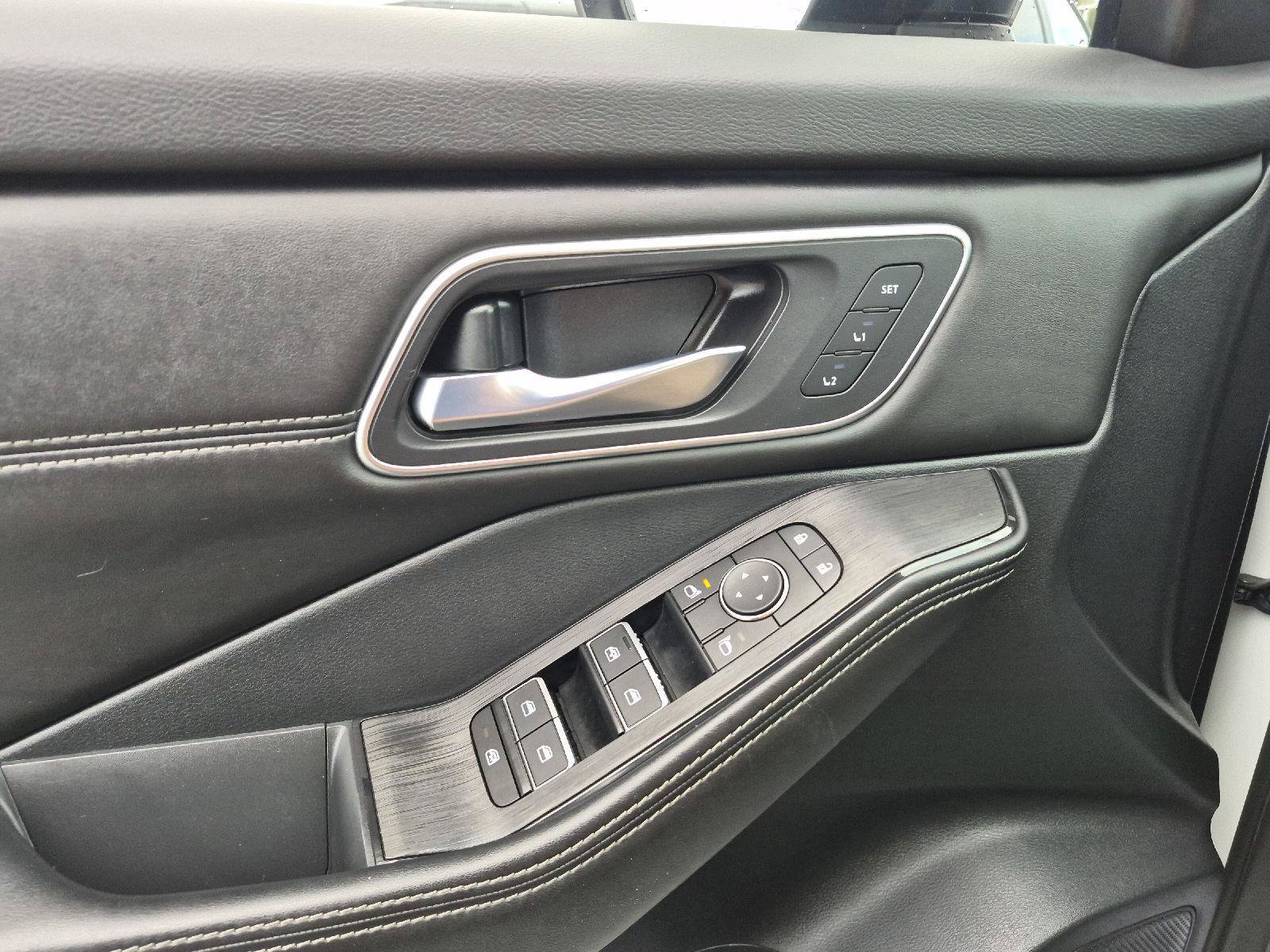 Used 2024 Nissan Rogue Platinum FWD image 7