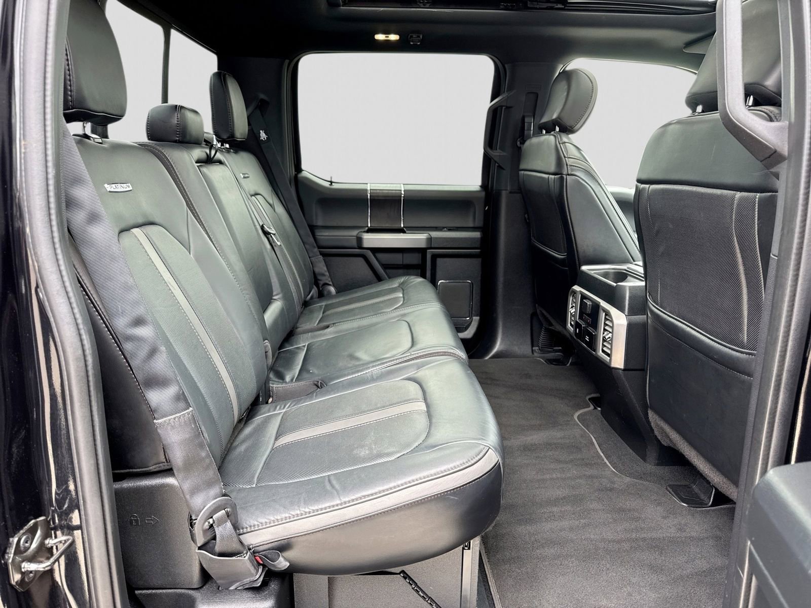 Certified 2019 Ford F450 Platinum w/ Platinum Ultimate Package AWD/4WD image 25