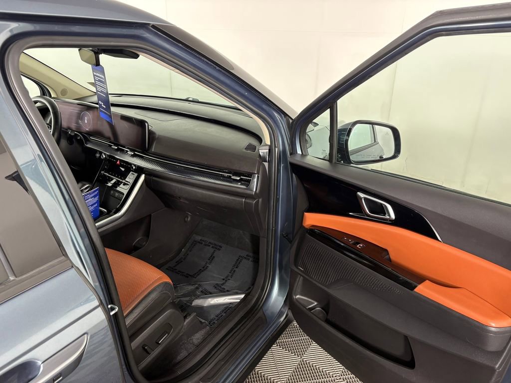 Used 2023 Kia Carnival SX Prestige image 37