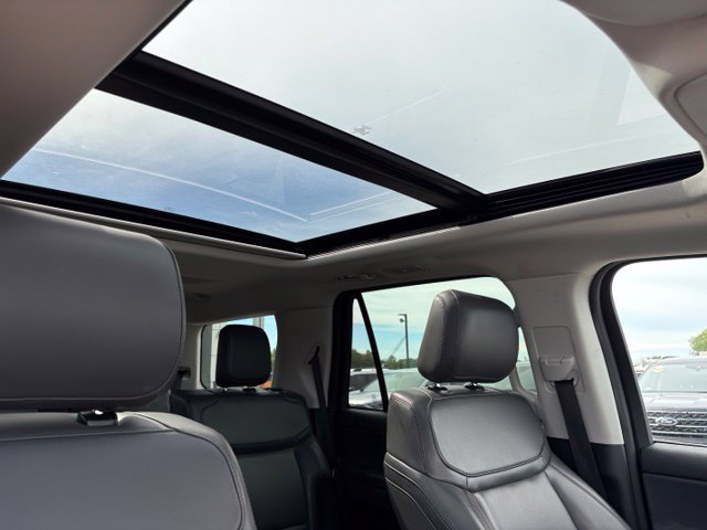 Certified 2025 Ford Expedition Active AWD/4WD image 3