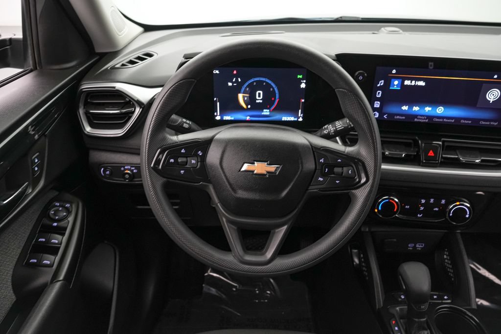 Used 2024 Chevrolet TrailBlazer LT w/ Driver Confidence Package FWD image 13