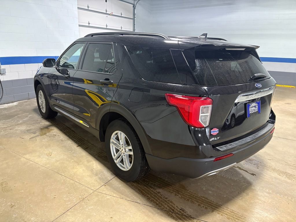 Certified 2022 Ford Explorer XLT w/ Equipment Group 202A image 3