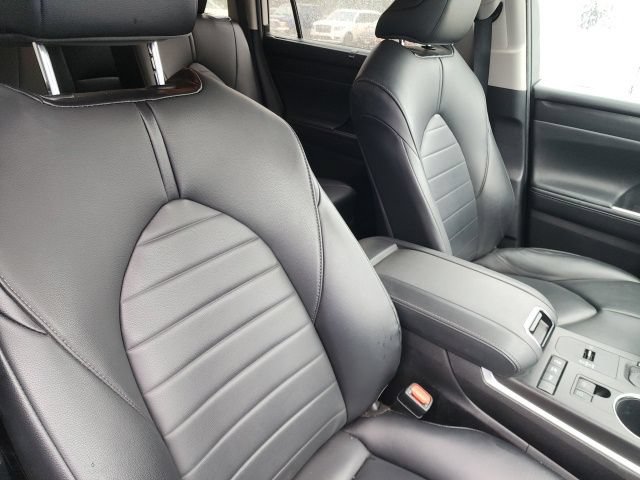 Used 2021 Toyota Highlander XLE AWD/4WD image 44