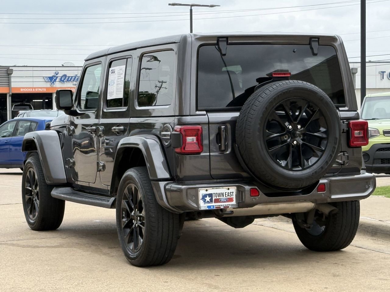 Used 2021 Jeep Wrangler Unlimited Sahara AWD/4WD image 5