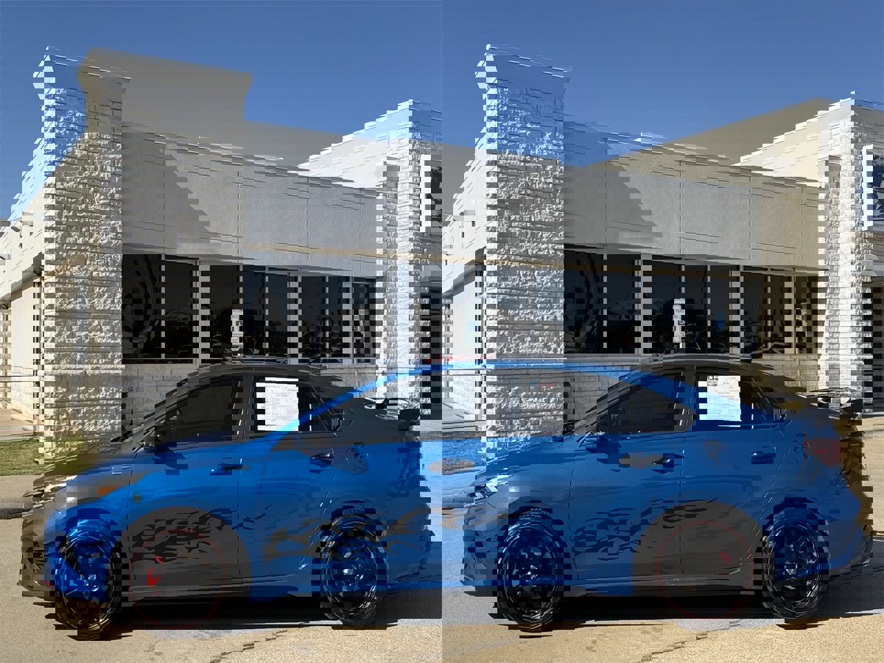 Used 2023 Kia Forte GT image 3