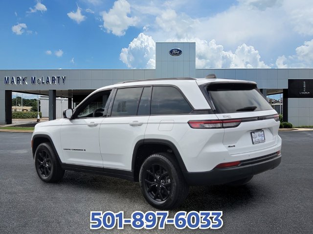 Used 2025 Jeep Grand Cherokee Altitude AWD/4WD image 3