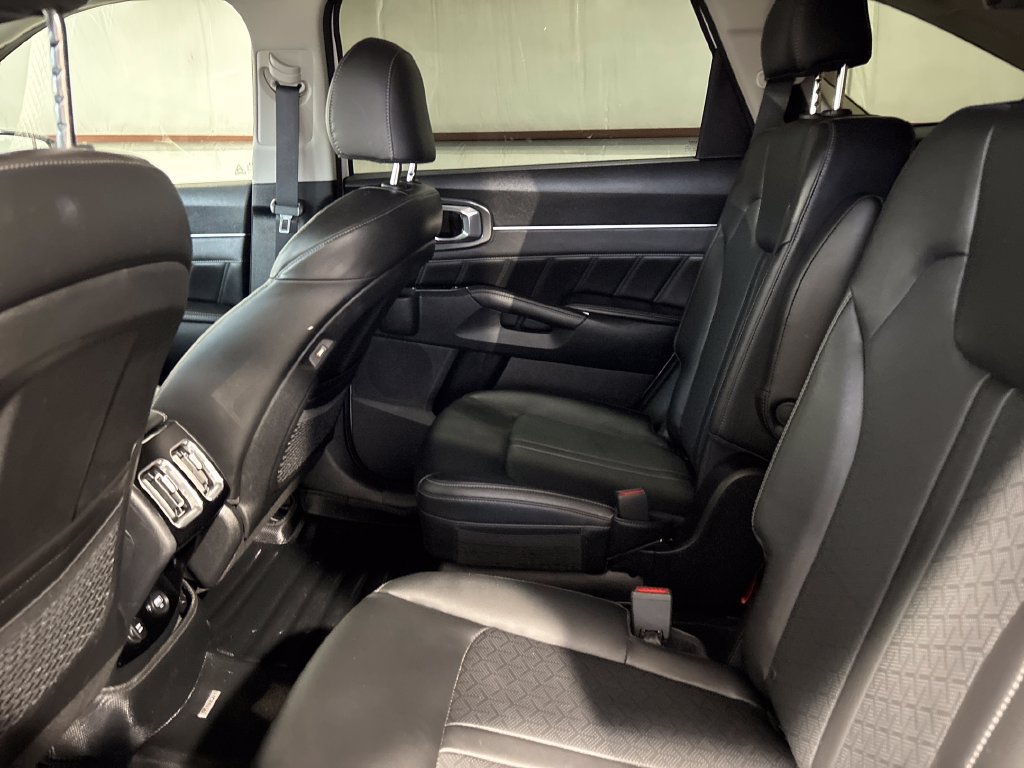 Used 2023 Kia Sorento SX AWD/4WD image 30