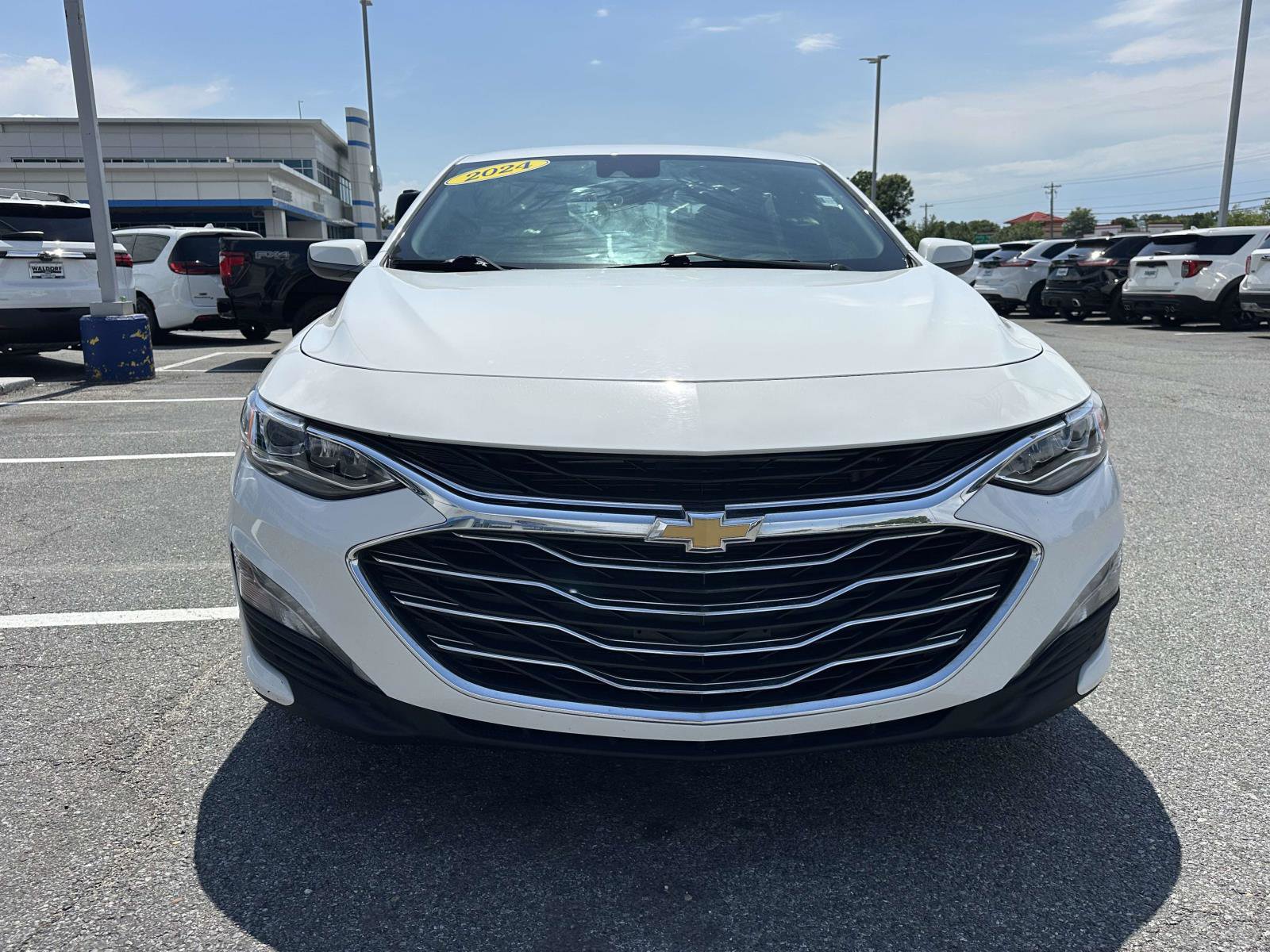 Used 2024 Chevrolet Malibu LT FWD image 2