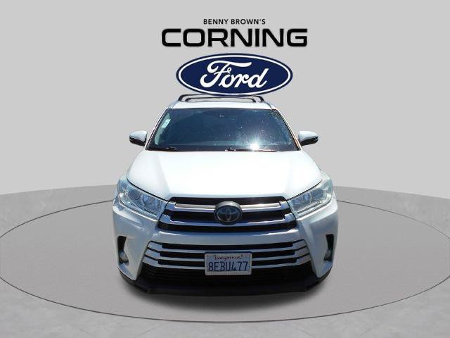 Used 2018 Toyota Highlander XLE AWD/4WD image 2