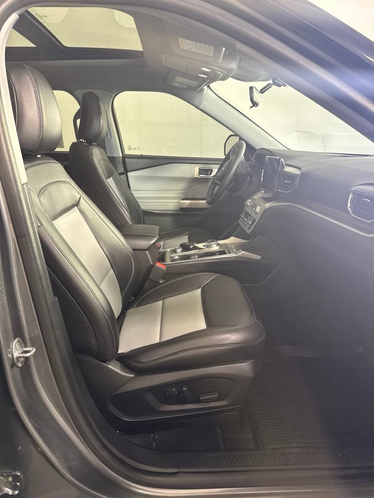 Certified 2024 Ford Explorer XLT w/ Equipment Group 202A AWD/4WD image 2
