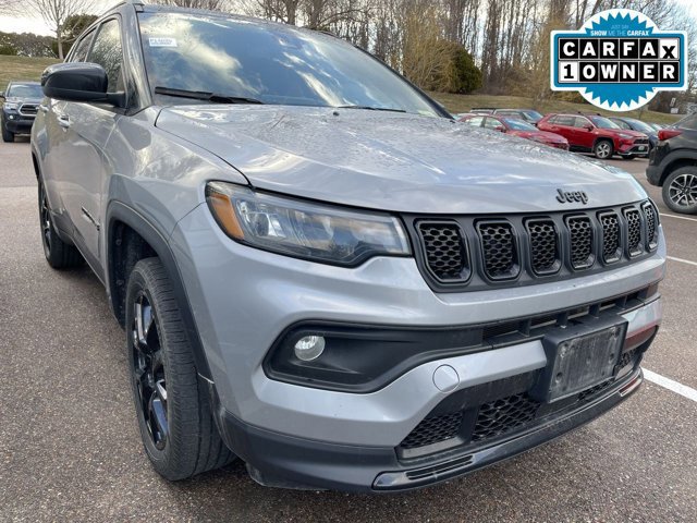 Used 2023 Jeep Compass Latitude image 2