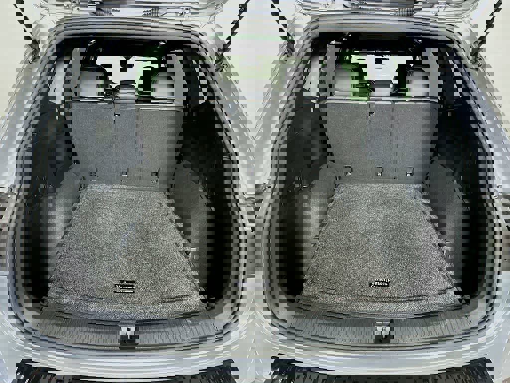 Used 2023 Volkswagen Tiguan SE R-Line image 25