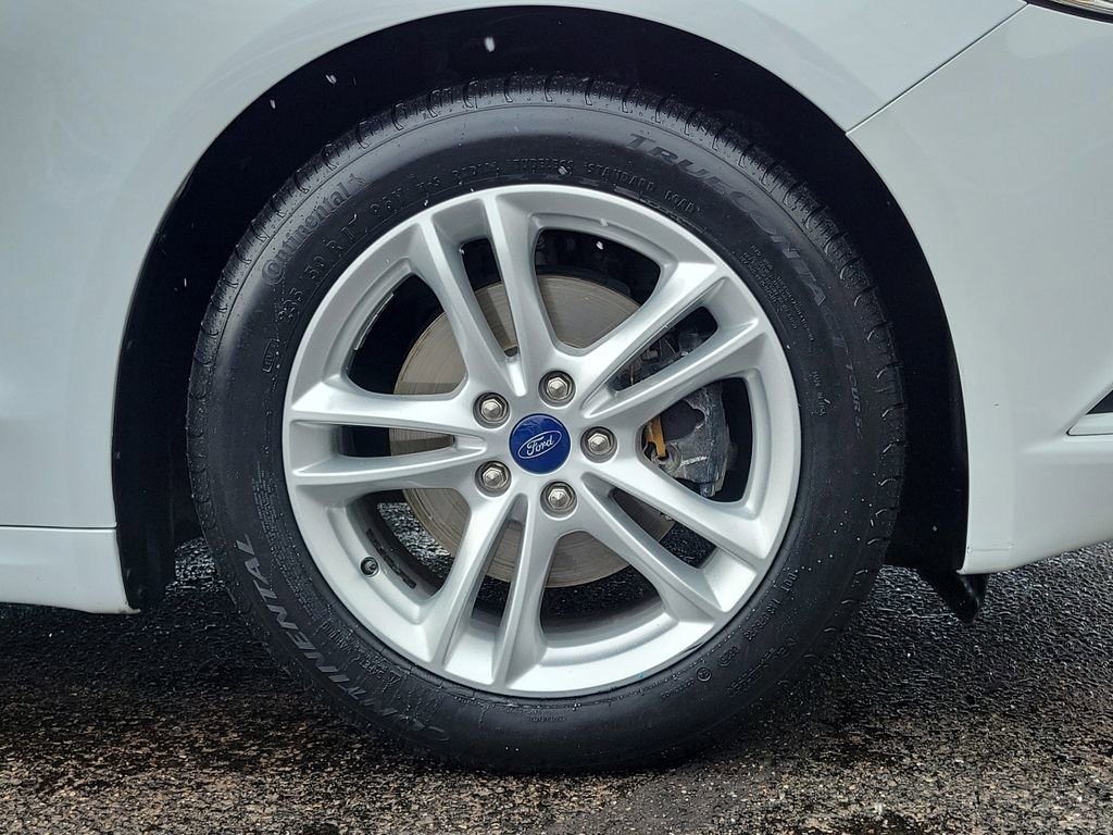 Certified 2018 Ford Fusion SE w/ Fusion SE Technology Package image 9