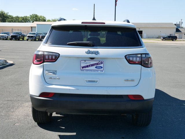 Used 2025 Jeep Compass Latitude w/ Sun & Sound Group AWD/4WD image 7