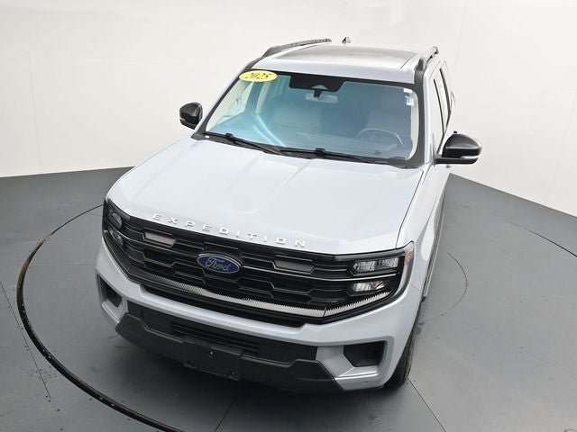 Certified 2025 Ford Expedition Active AWD/4WD image 24