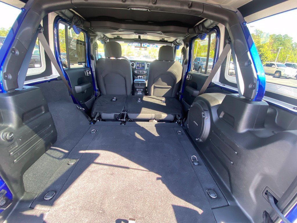 Used 2018 Jeep Wrangler Unlimited Sahara AWD/4WD image 27